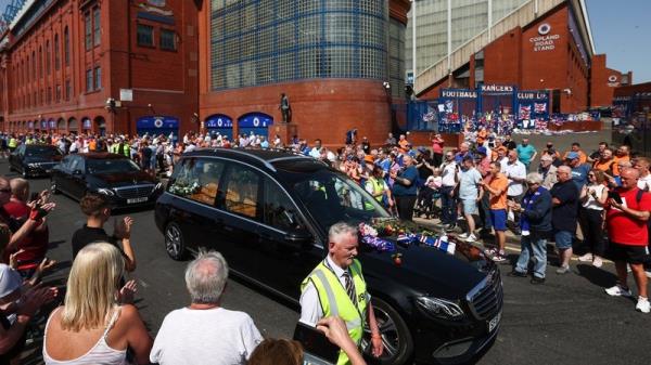 The funeral cortege passed by Ibrox as fans co<em></em>ngregated to pay tribute to the late Andy Goram
