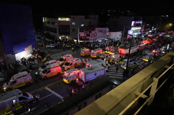 首尔万圣节人群激增，造成120人死亡